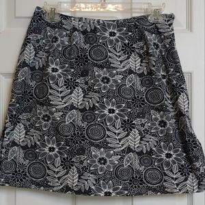 Kim Rogers skort with side zipper black & white floral print size 8